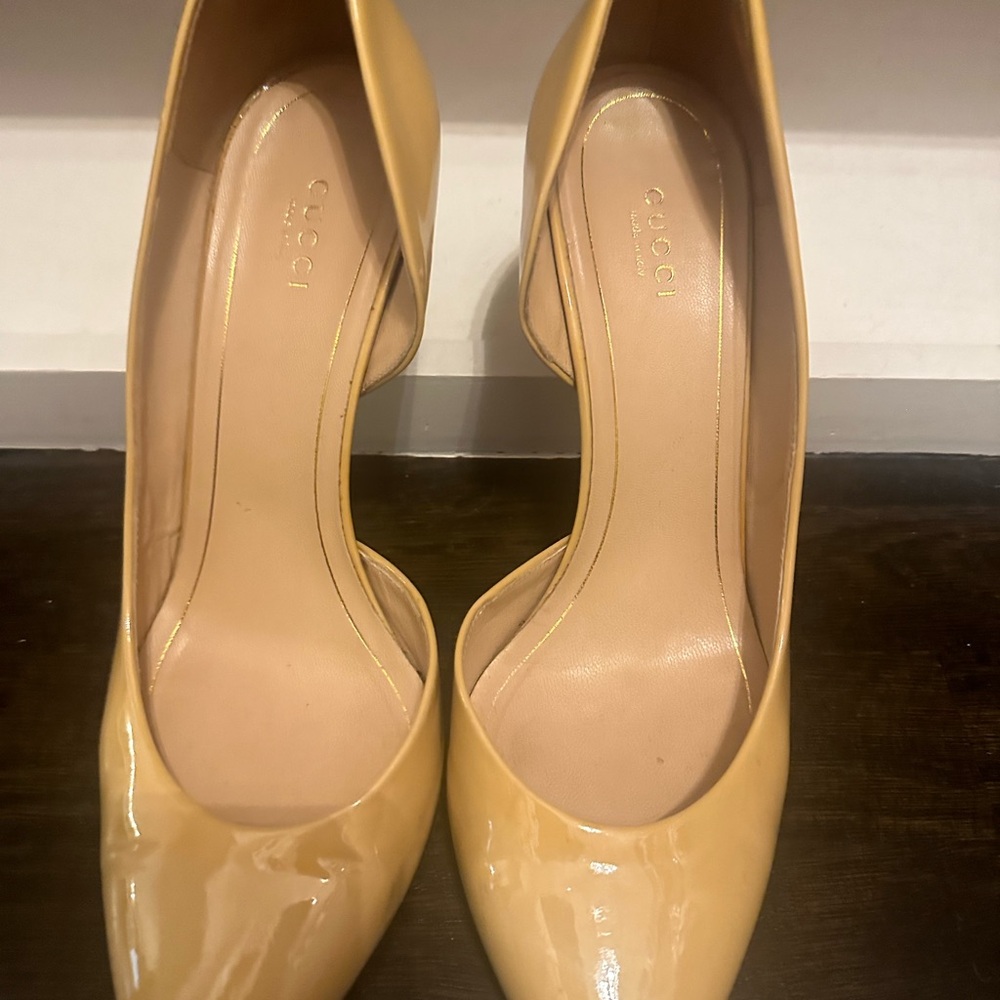 Gucci Women's Beige Patent Leather Heels